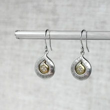 Load image into Gallery viewer, Round Shooting Star Earrings

